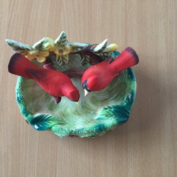 Vintage ceramic hand painted small plate two red cardinal birds stand on branch - Picture 5 of 7